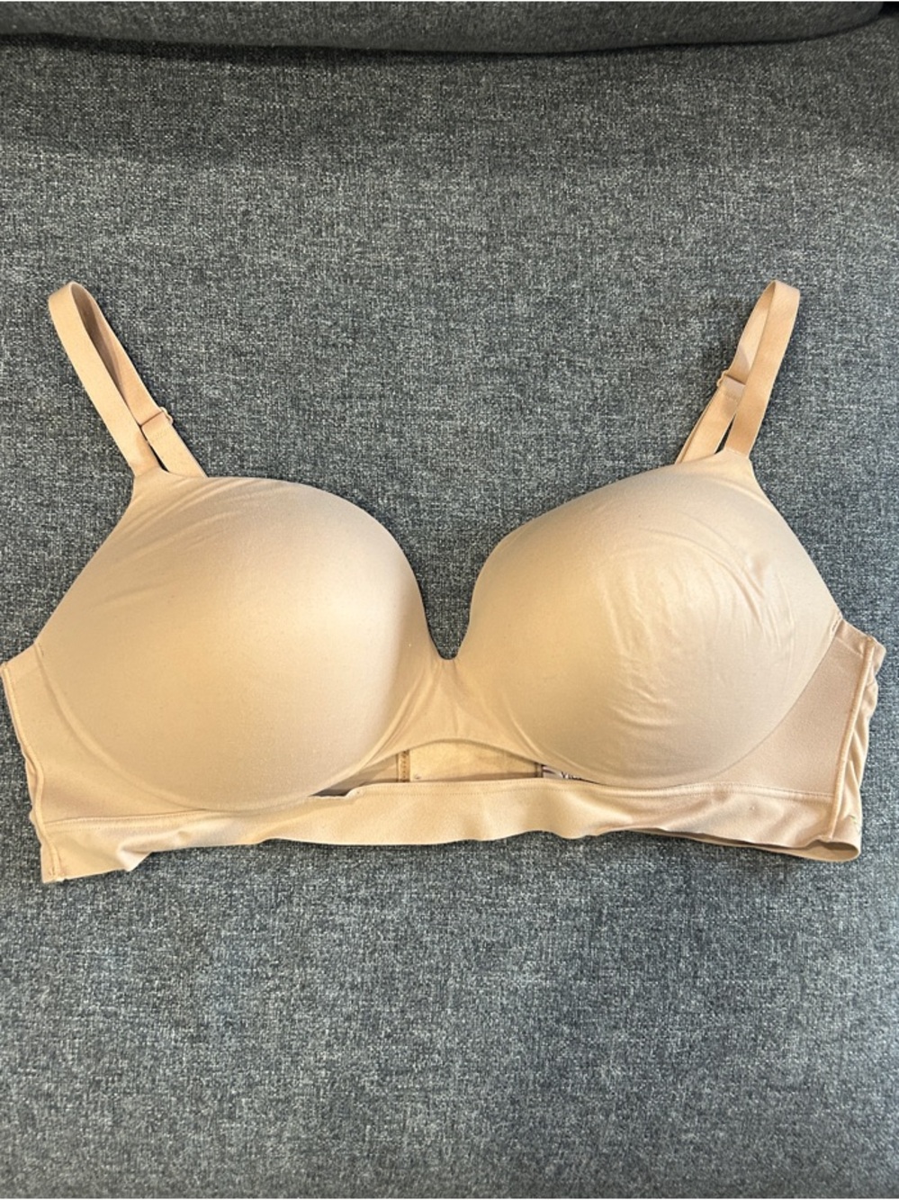Victoria’s Secret Seamless Nude Cut Out Everyday T-Shirt Bra